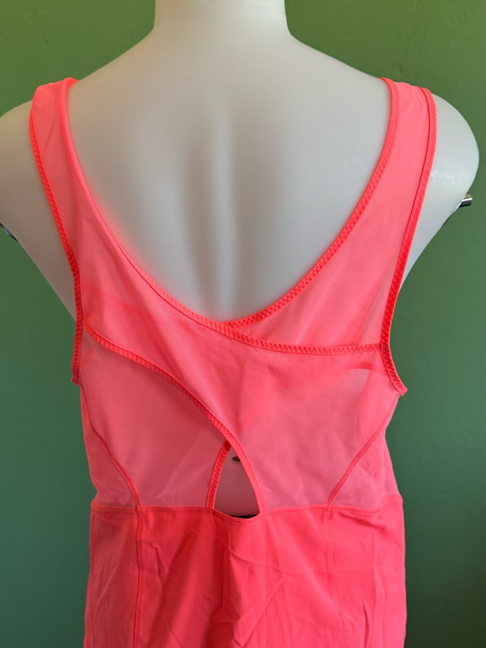 Lululemon Neon Pink Mesh Back Athletic Tank Top Sz M/L